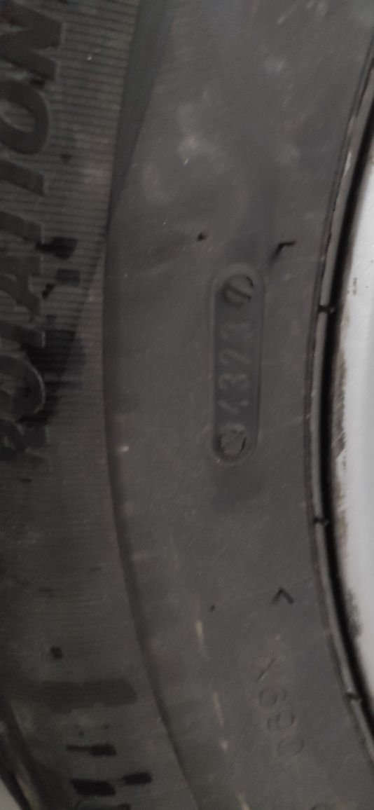 Alufelgi z nowymi oponami zimowymi wzmacnianymi 215/65 r16