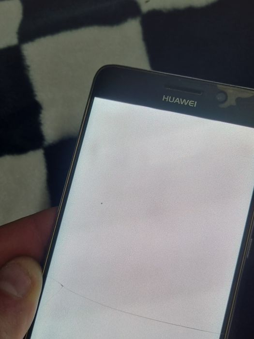 Huawei mate 9 pro lekko uszkodzony