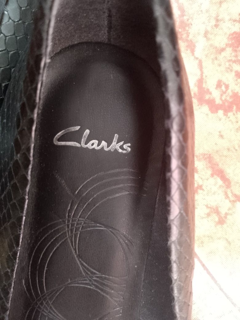 Балетки шкіряні(туфлі) Clarks 37 розміру.