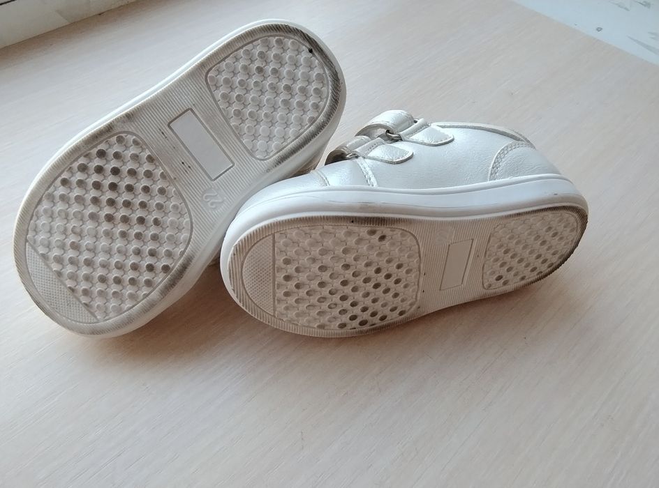 Продам дитячі кросівки 22р