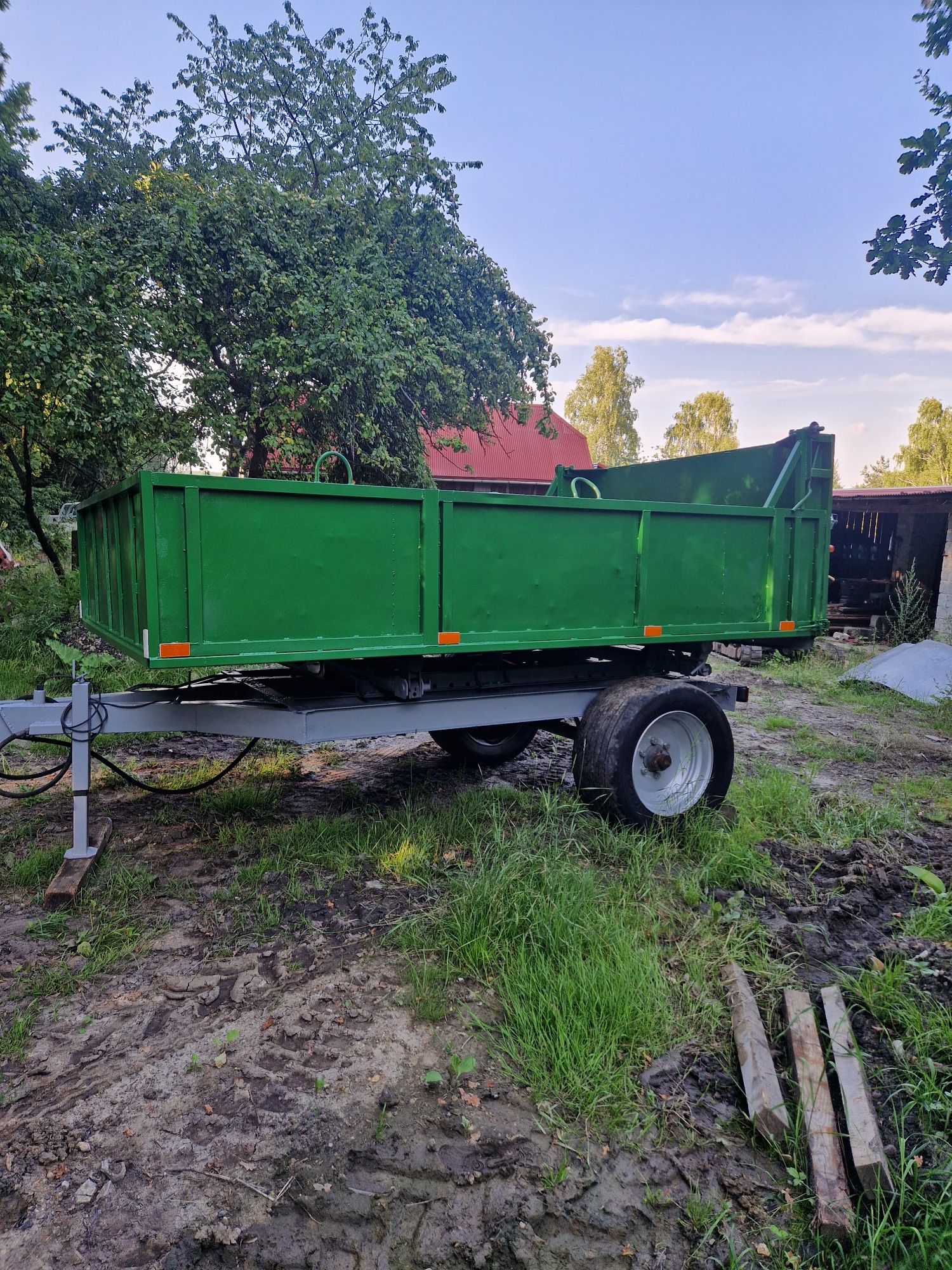 Przyczepa jednoosiowa wywrotka