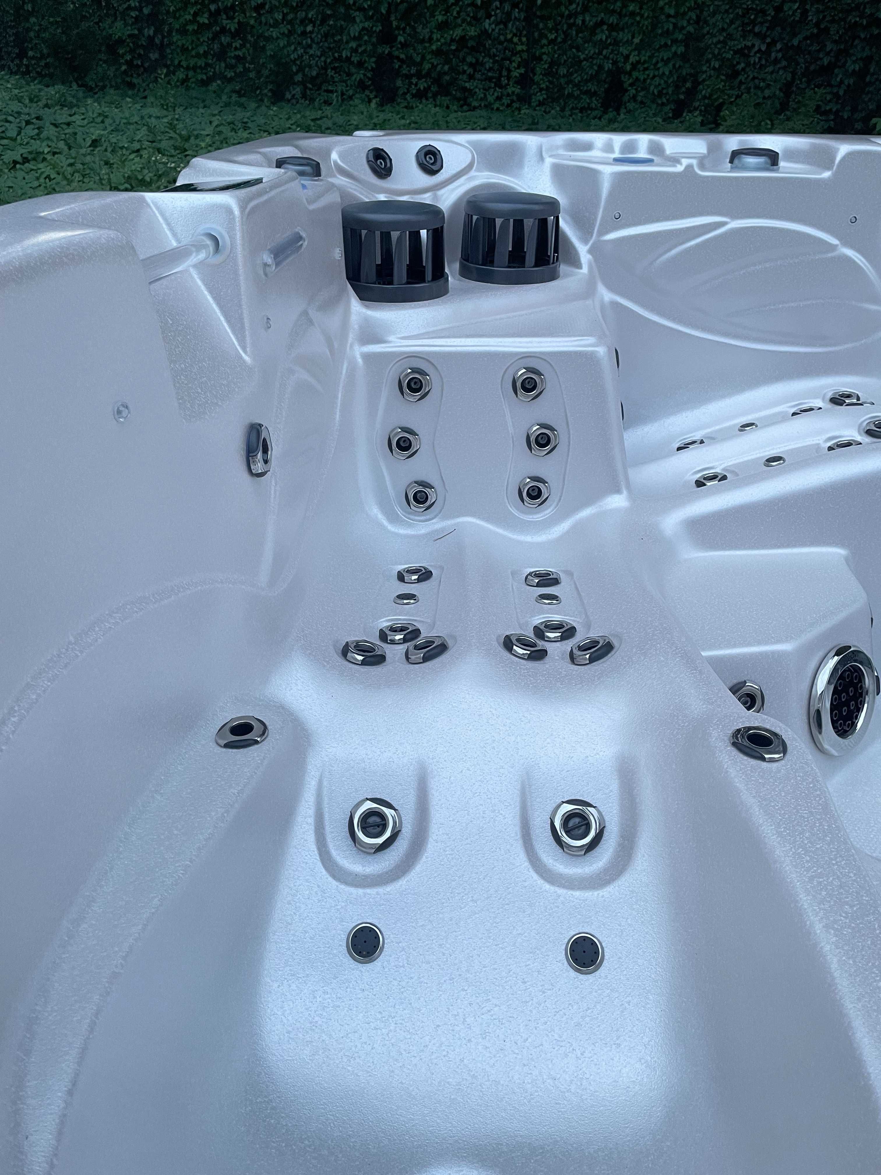 Całoroczne Jacuzzi Ogrodowe dla 5 osób Eternal - Holenderska Marka