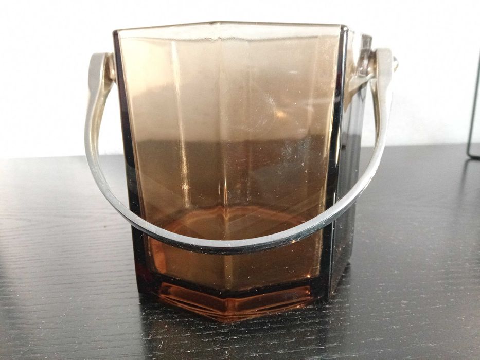 Szklany kubełek do lodu z metalową rączką