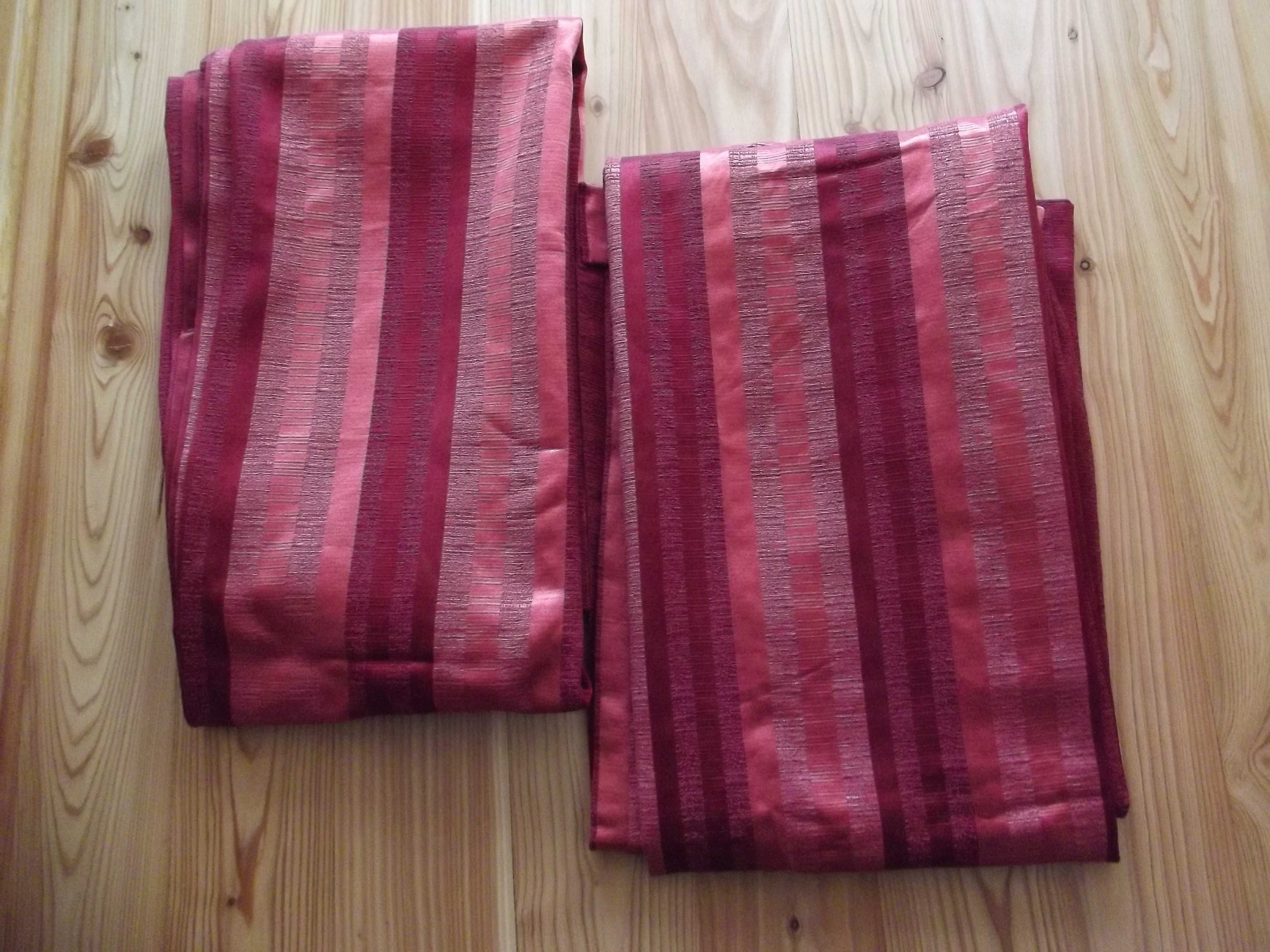 Zasłony bordo uszkodzone 2x113/208 c