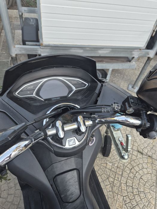 Vendo honda pcx 125 ano 2020 com 33mil  1800 negociável
