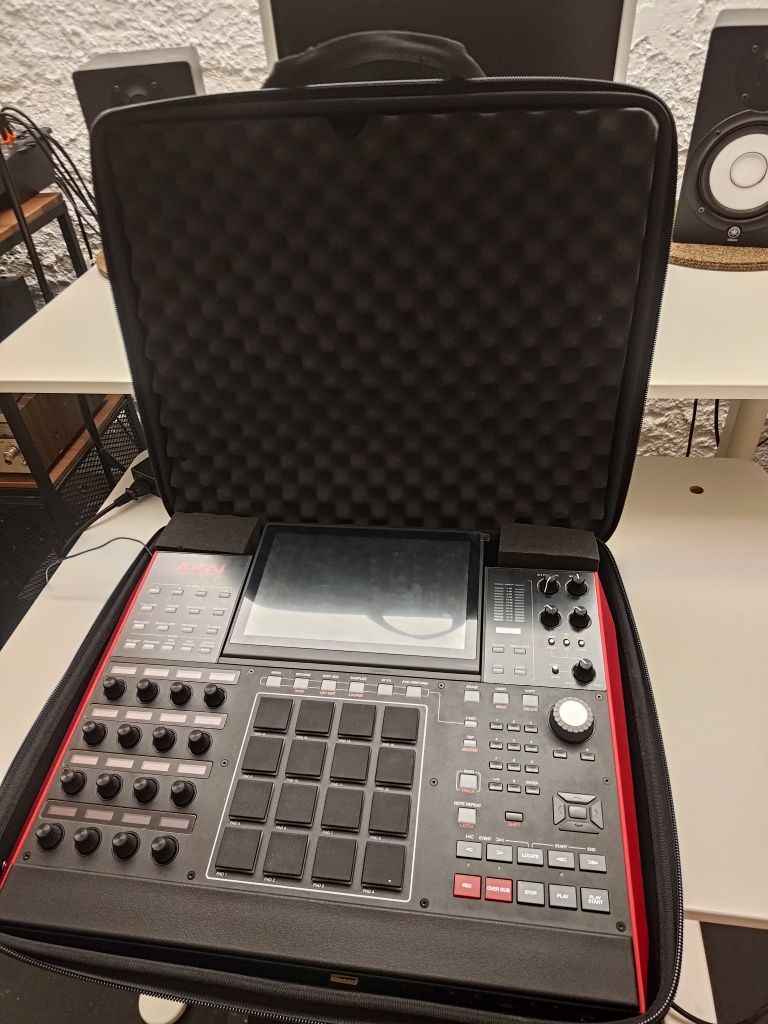 Akai mpc x profesjonalna stacja produkcyjna sampler 2000xl