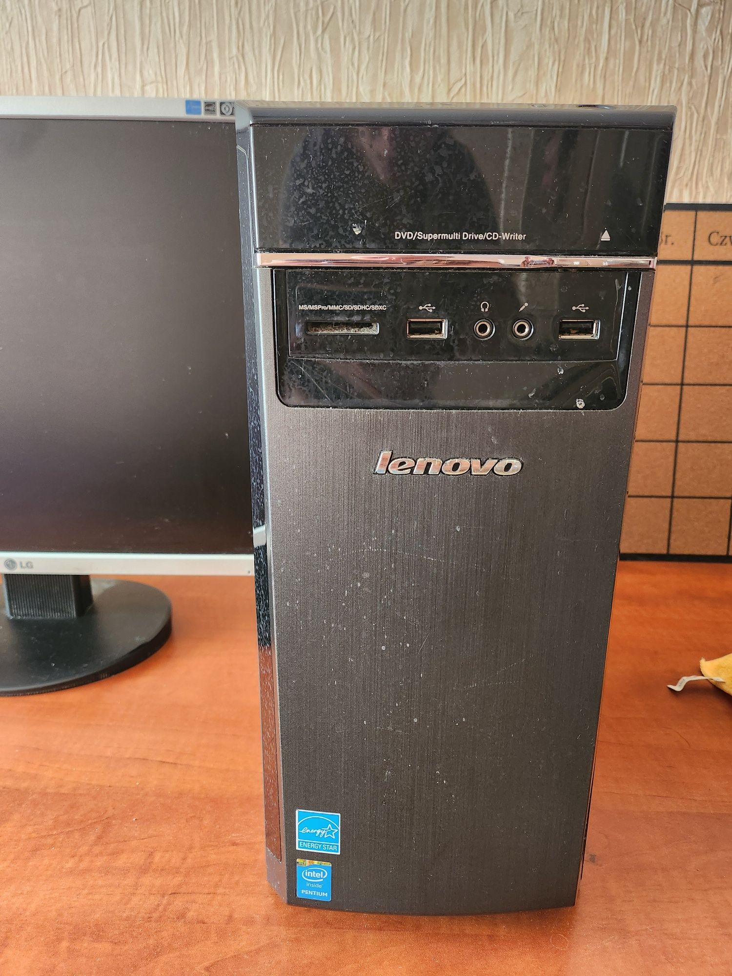 Komputer stacjonarny Lenovo