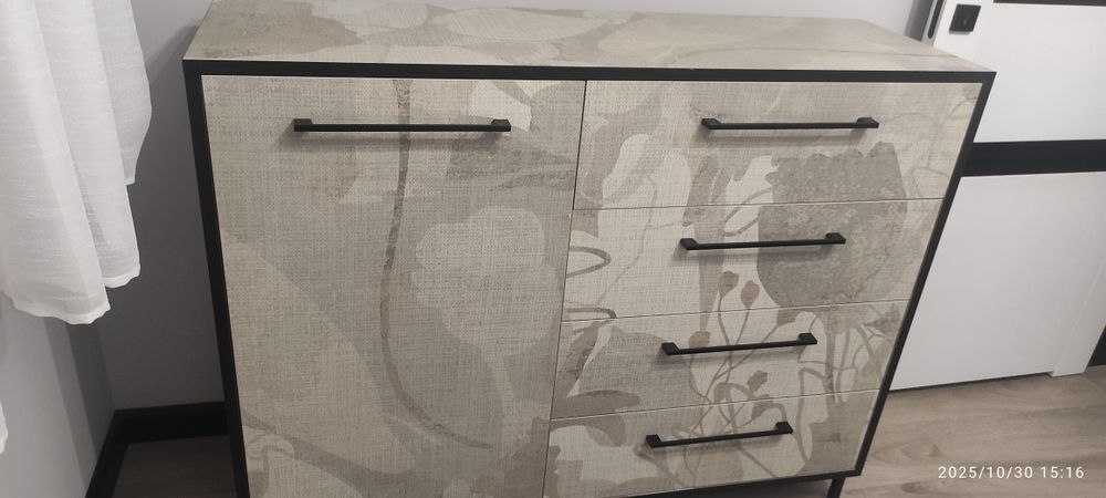 Komoda z 2 nakastlikami