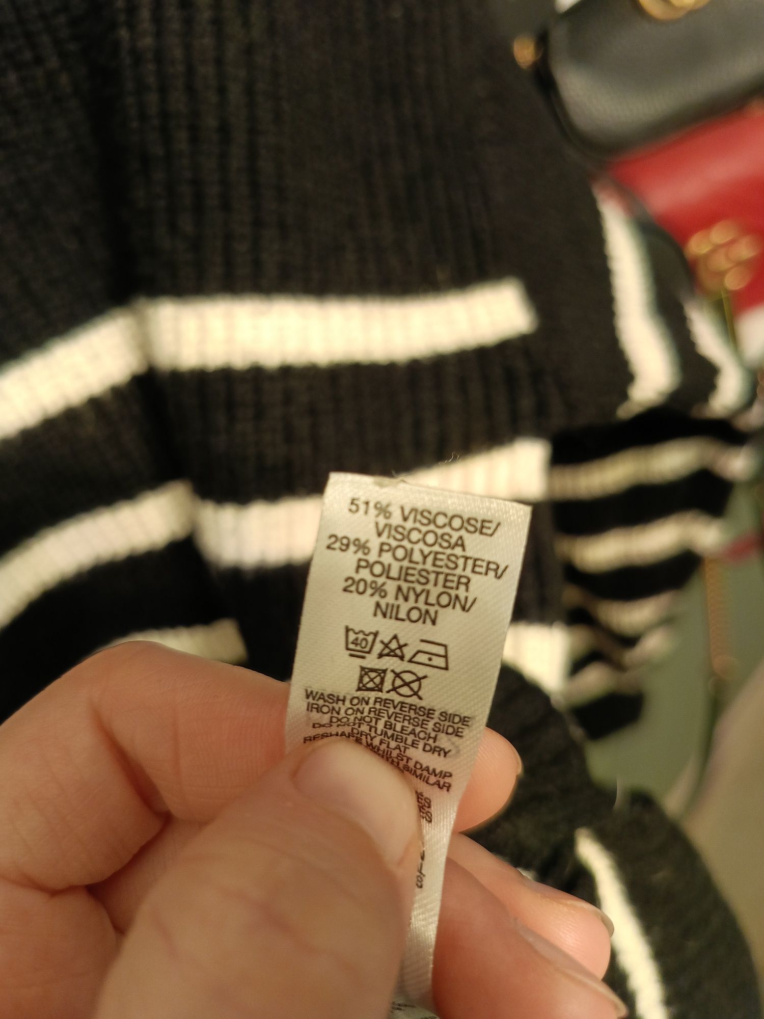 Sweter w paski marki dunnes