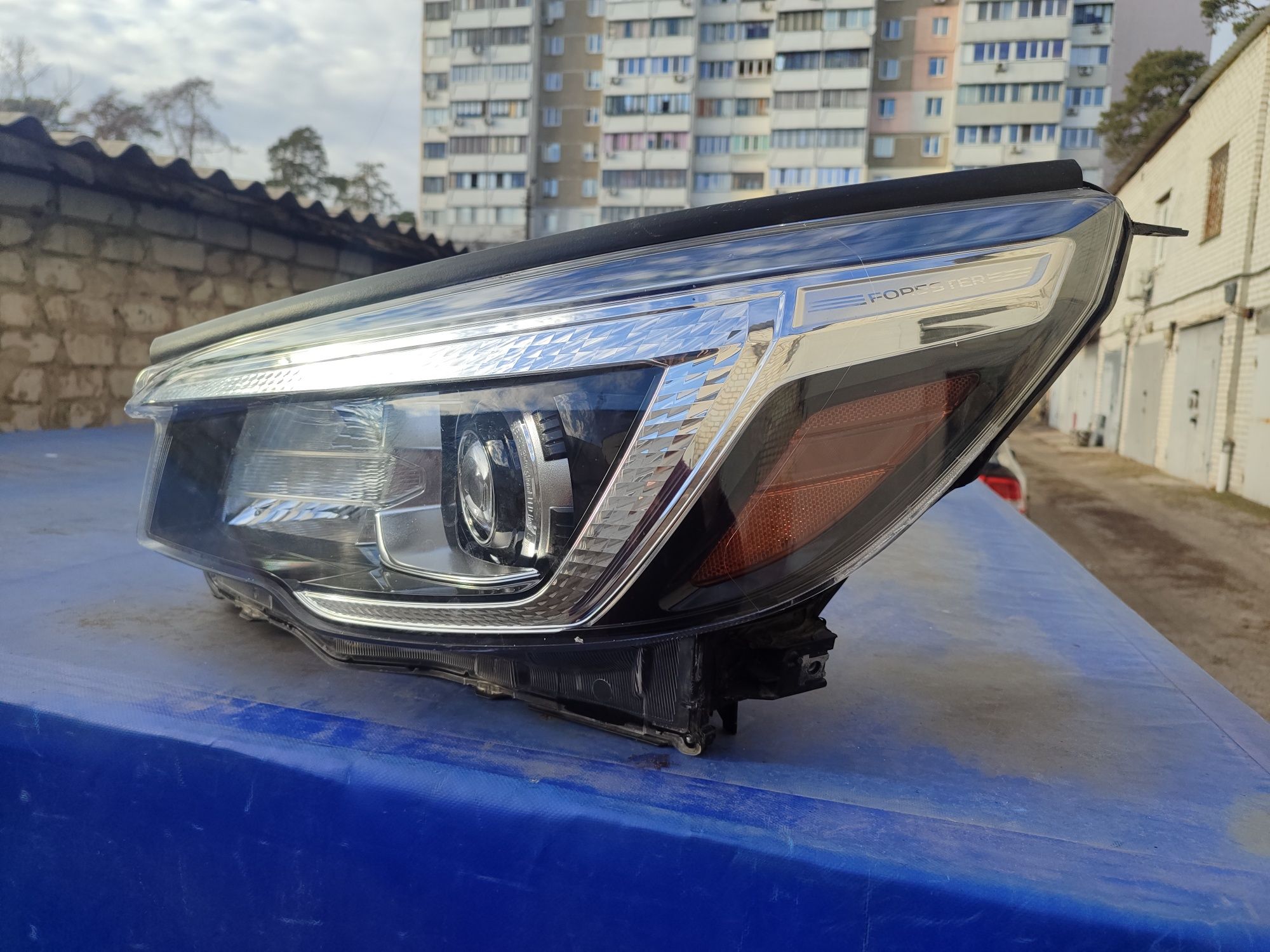 Фара передня ліва левая subaru forester 2019-