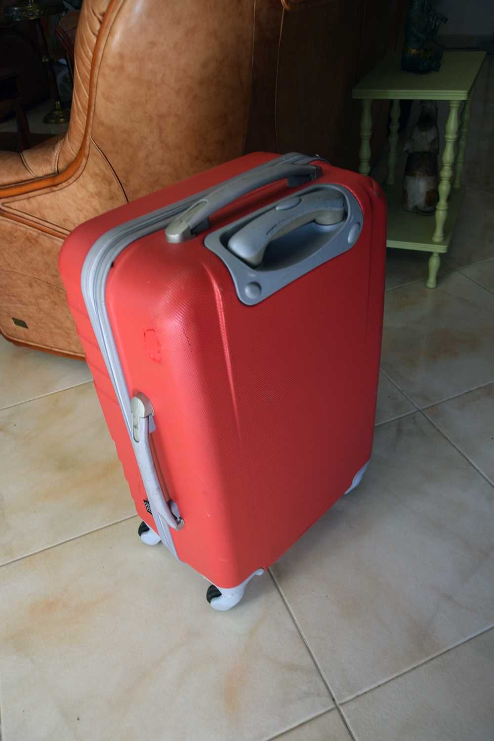 Trolley Médio Vermelho Rigido