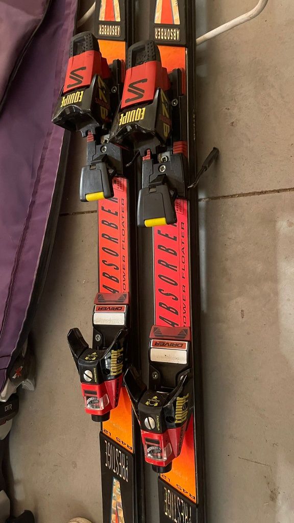 Skis desportivos