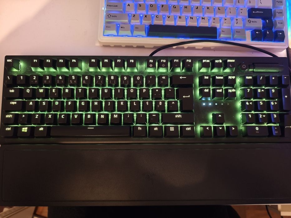 Teclado mecânico Ryzer Blackwidow V3