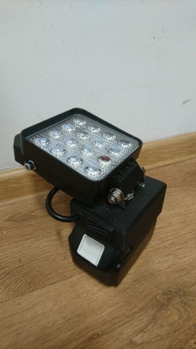 Lampa robocza przenośna halogen LED Makita 18V