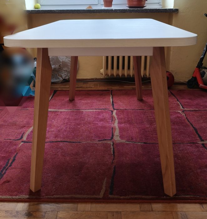 Stół skandynawski, rozkładany