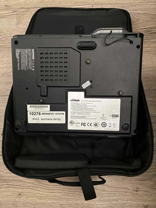Vivitek D945VX - projektor z możliwością sterowania przez sieć LAN.