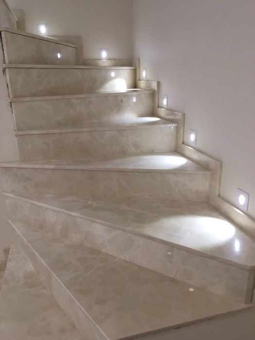 Лестница из мрамора , гранита . Камины из натурального камня