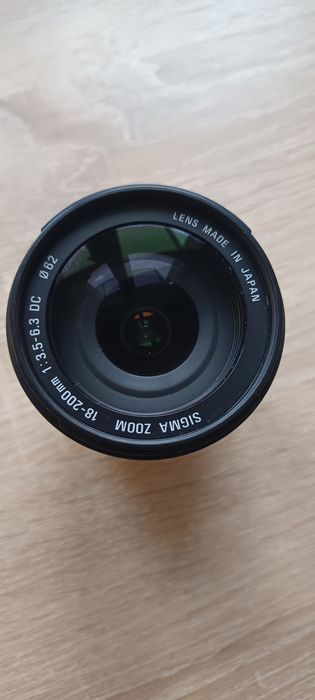 Sigma 18-200 F/3.5-6.3 DC