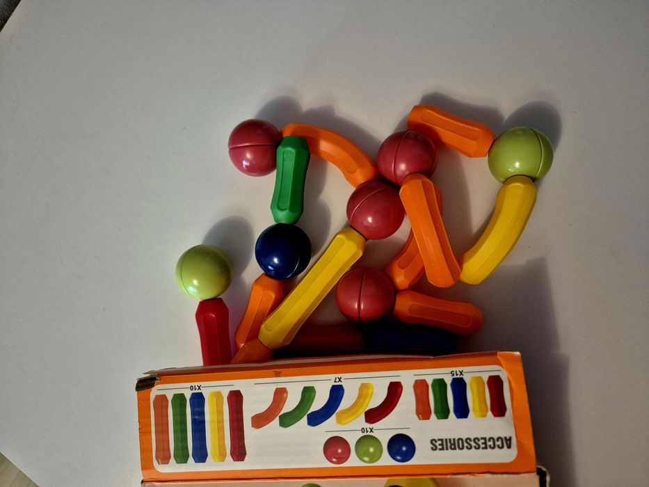 Дитячі розвиваючі ігри (магнітний конструктор/вивчення кольору,рахунок