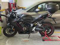 Moto Honda CBR 650 R de 2020, estado impecável.