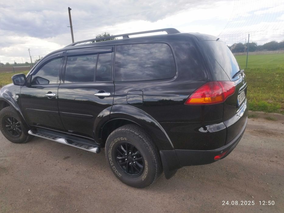 Mitsubishi pagero sport 2011