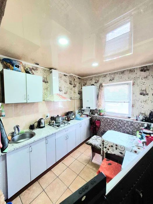 Продам однокімнатну квартиру 37 м2 з меблями та технікою.