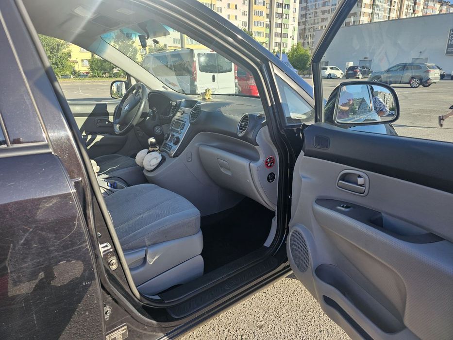 Кіа Carens 2009 рік