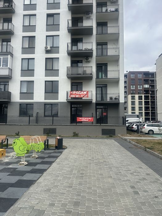 Продаж 1к квартири з видом на парк