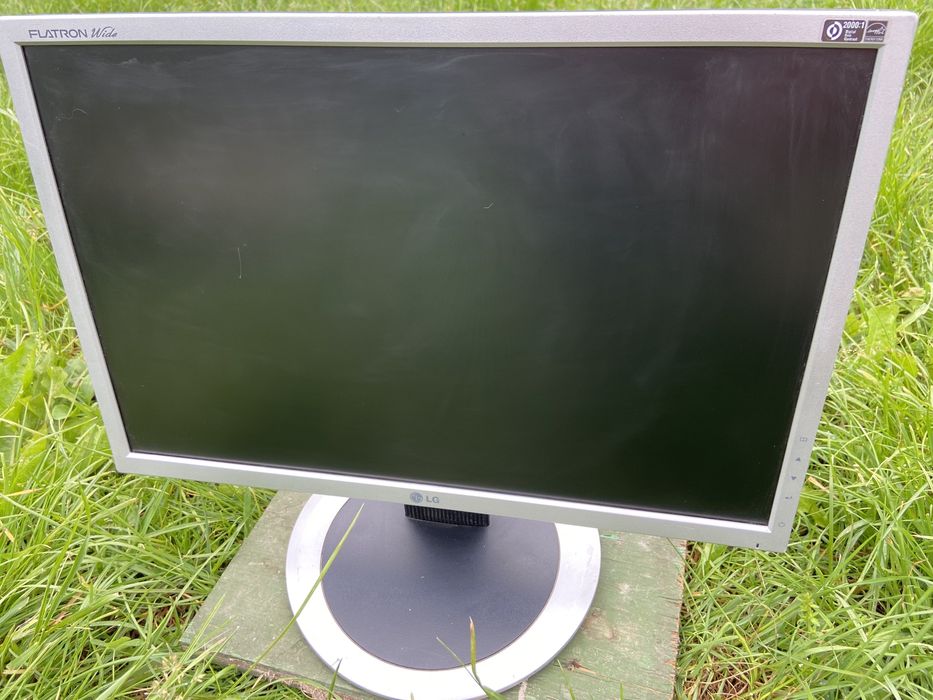 Монітор LG 19 дюймів