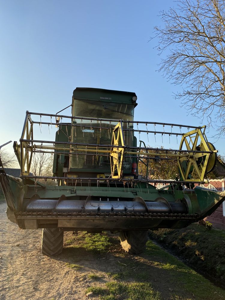 Комбайн John Deere 952