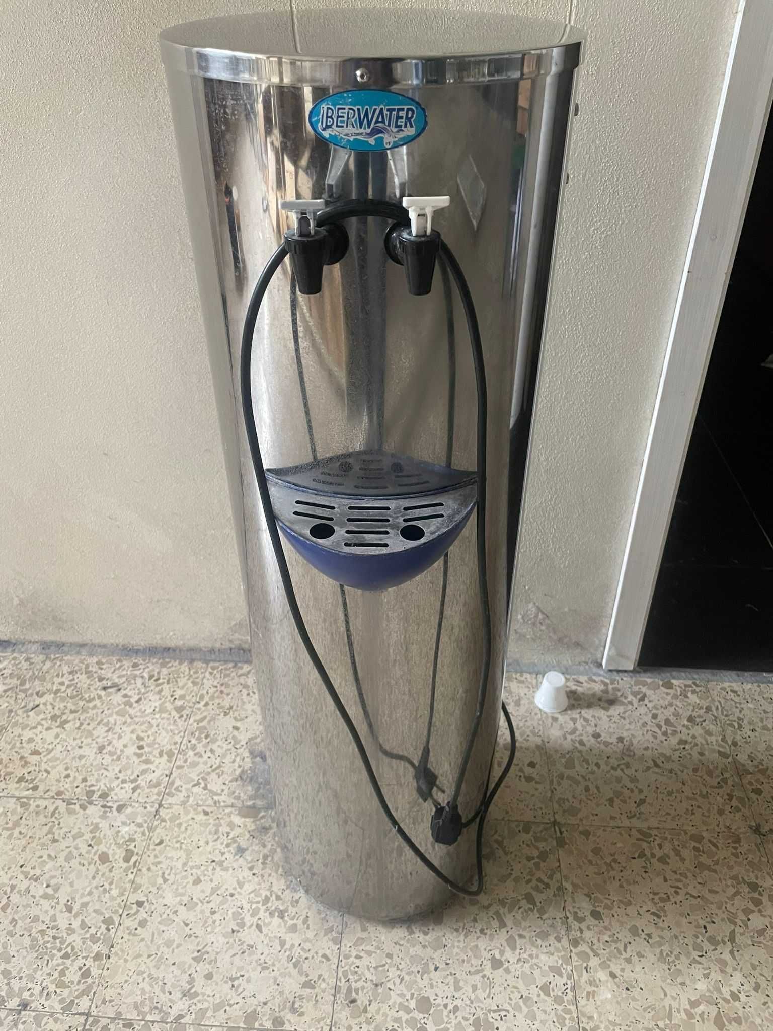 Maquina de agua Iberwater com 2 filtros de oferta.