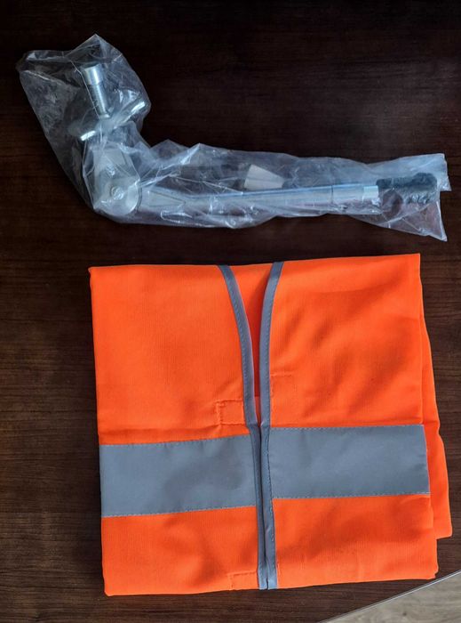 Nóżka z lampą na tył roweru i kamizelką odblask