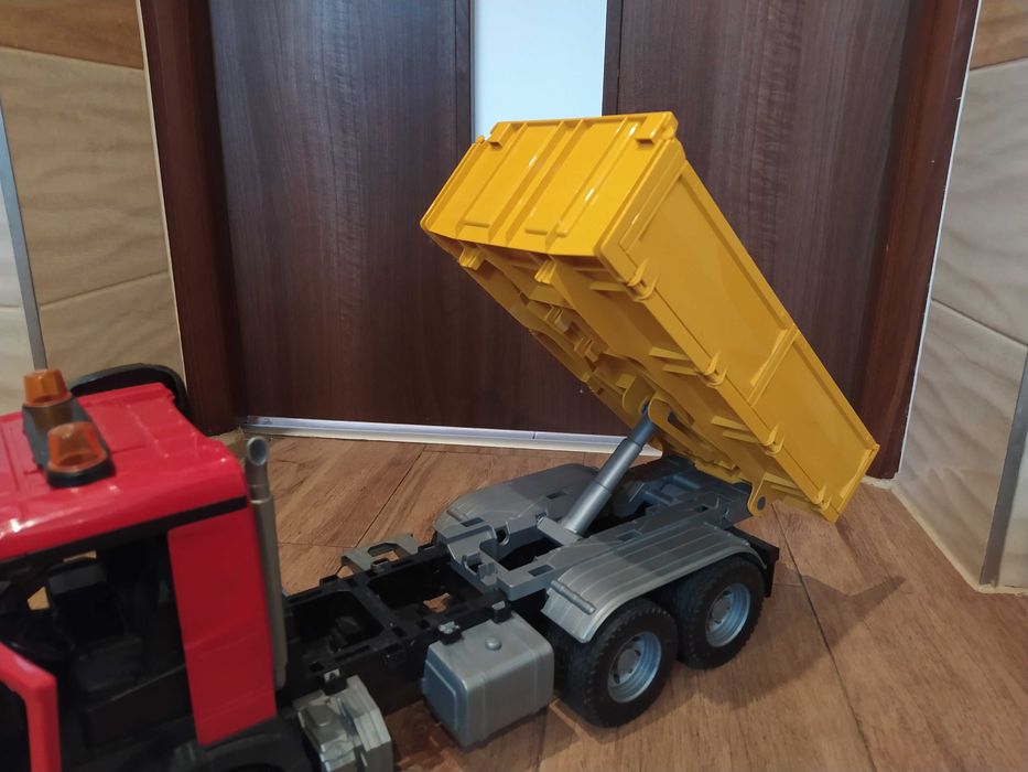 BRUDER auto Mercedes Benz Actros. Wywrotka ciężarówka