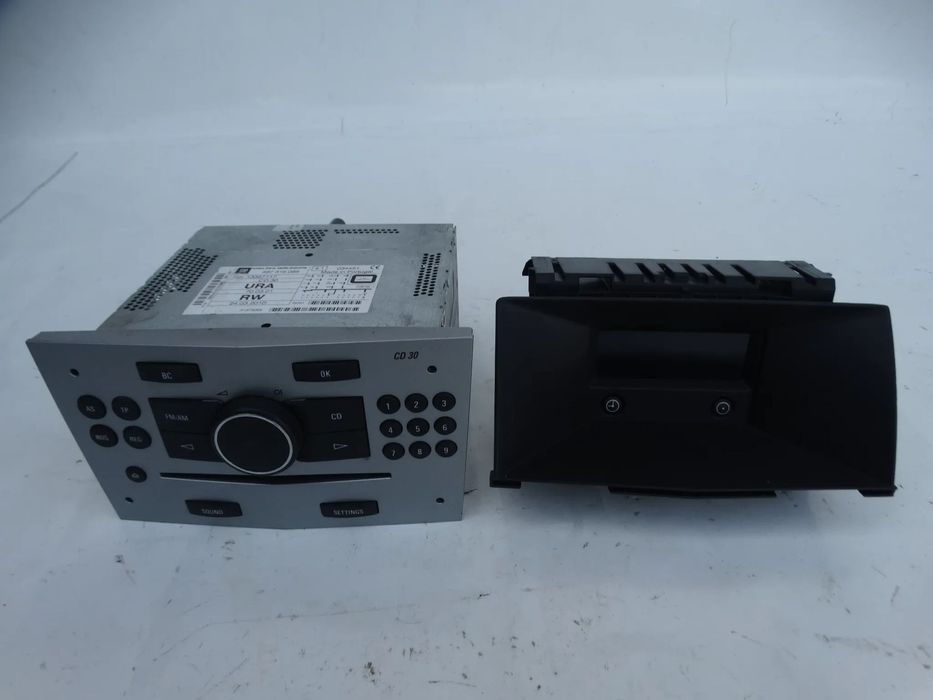 RADIO CD CD30 13357117 OPEL ASTRA H ZAFIRA B F-VAT