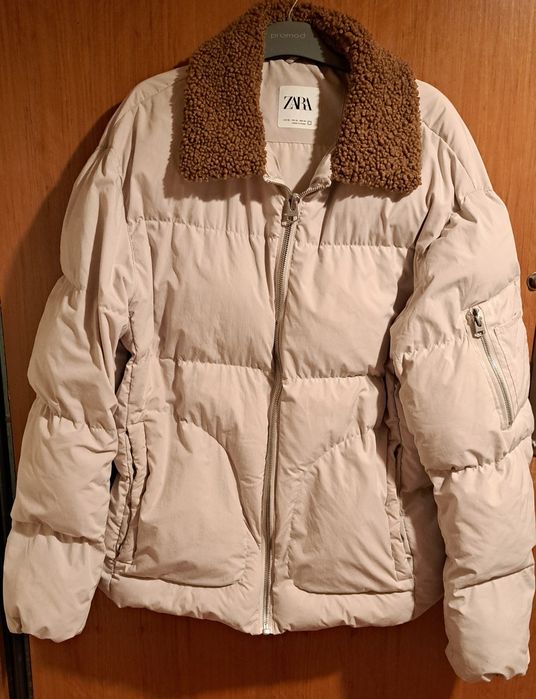 Blusão acolchoado com penas T.XL.  Gola em pêlo-Zara