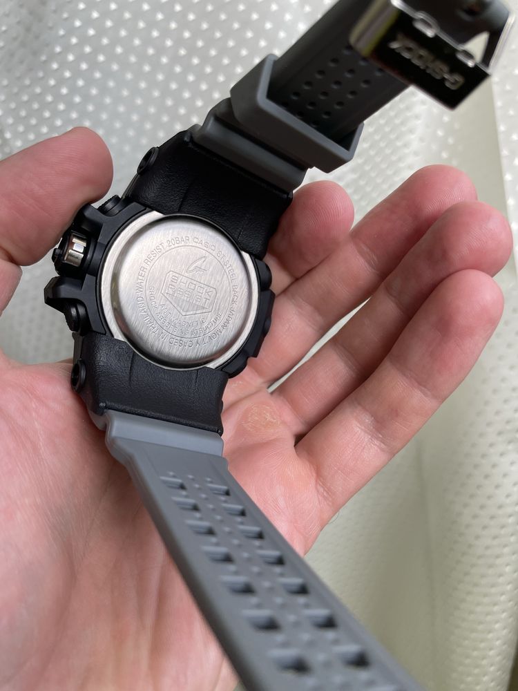 Casio G-Shock GWG-1000 сірі – потужність та надійність.