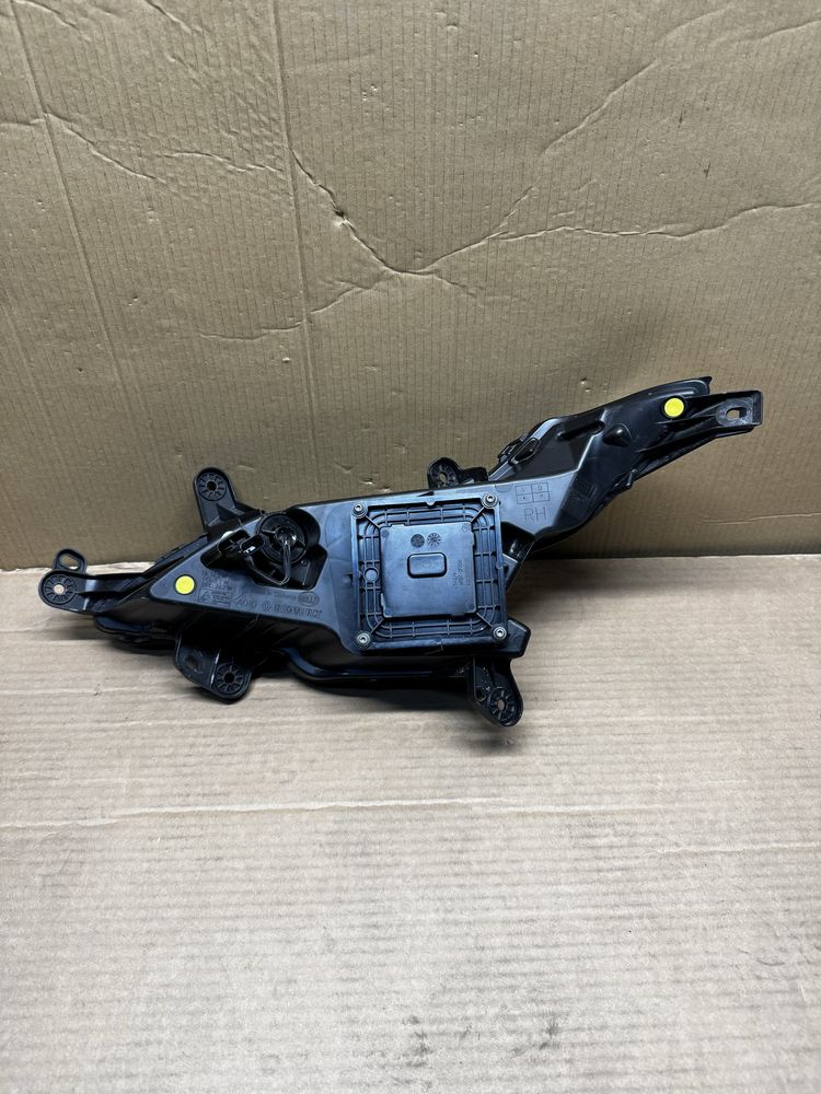 Renault Megane V E-TECH Halogen LED DRL PRAWY 266009,083R