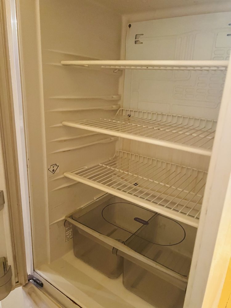 Холодильник Whirlpool 180 см