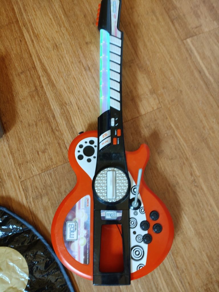 Organki , gitara, perkusja