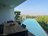 Moradia T4 de Luxo com Piscina Panorâmica e Natureza Envolvente