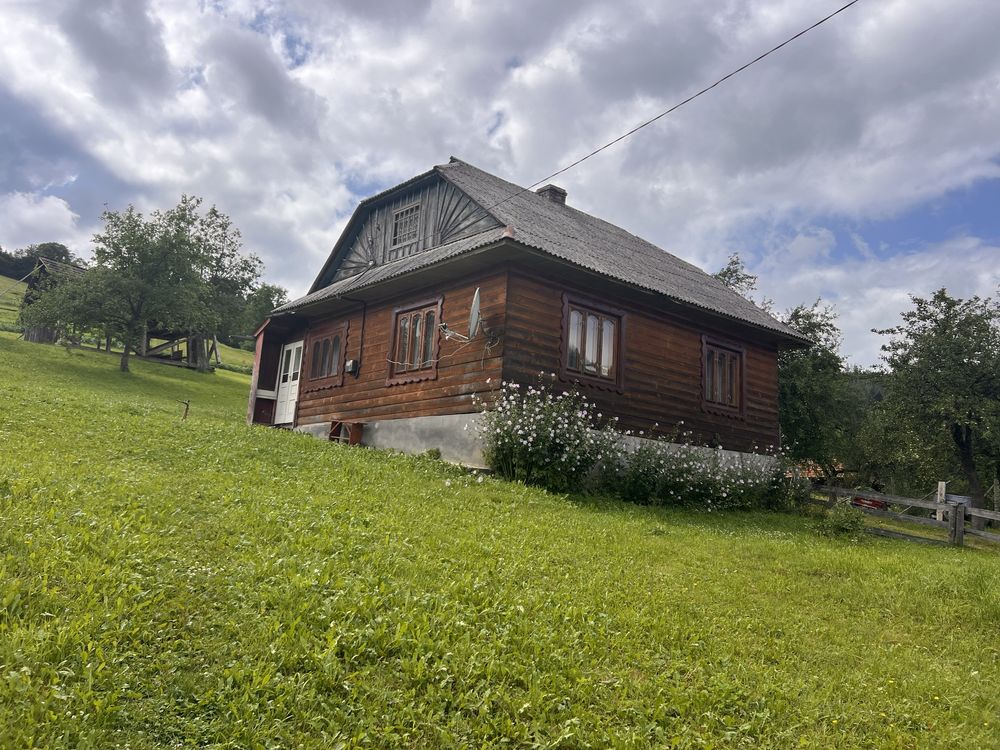 Продається будинок у Голятині в горах