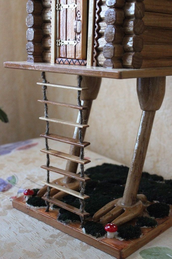 Будиночок Баби Яги домик избушка бабы яги на курьих ножках декор дом