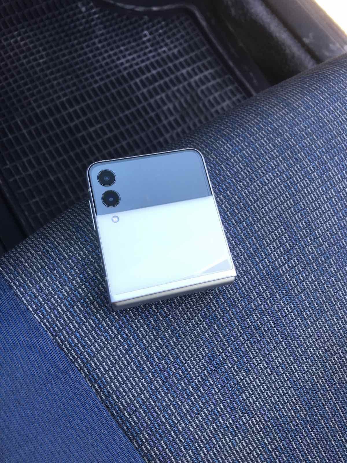 Продам Samsung z flip 3  5G