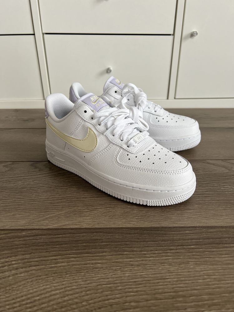 Кросівки Nike Air Force 1 07  FN3401-100 оригінал 37,5р