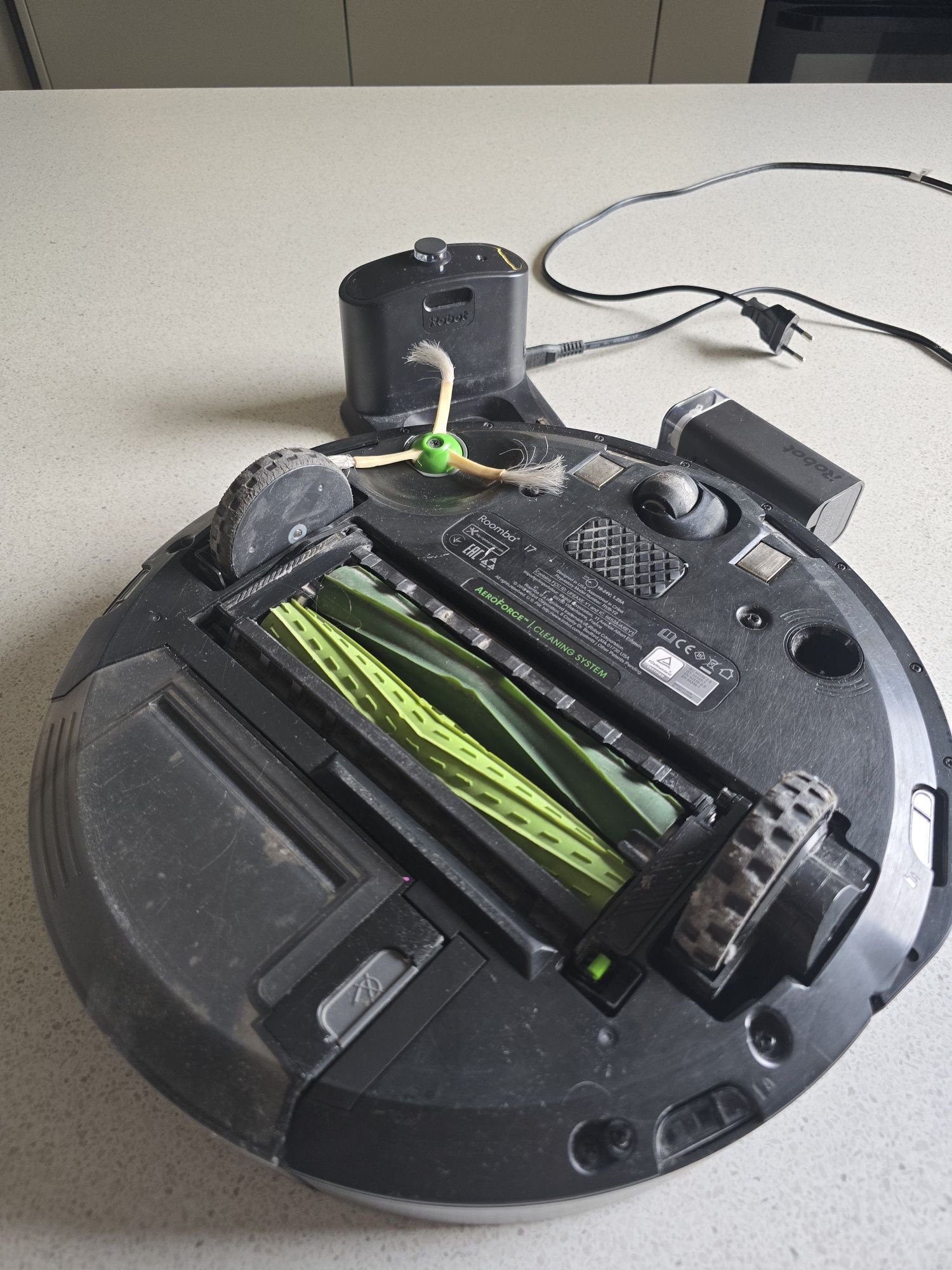 IROBOT Roomba I7 (I715040) używany robot sprzątający