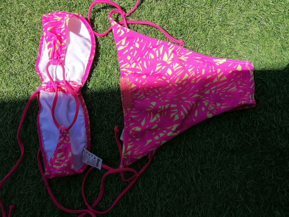 Bikini Rosa deeply