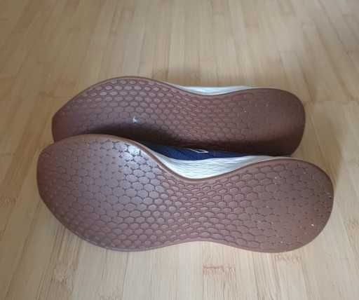 Oryginalne męskie buty New Balance Fresh Foam Roav rozm.43