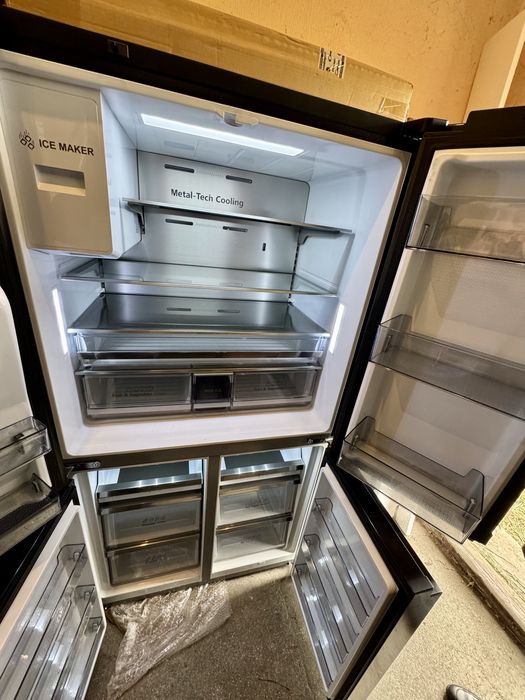 Czarna chłodziarko zamrażarka Hisense RQ760N4AFF. Side by side.