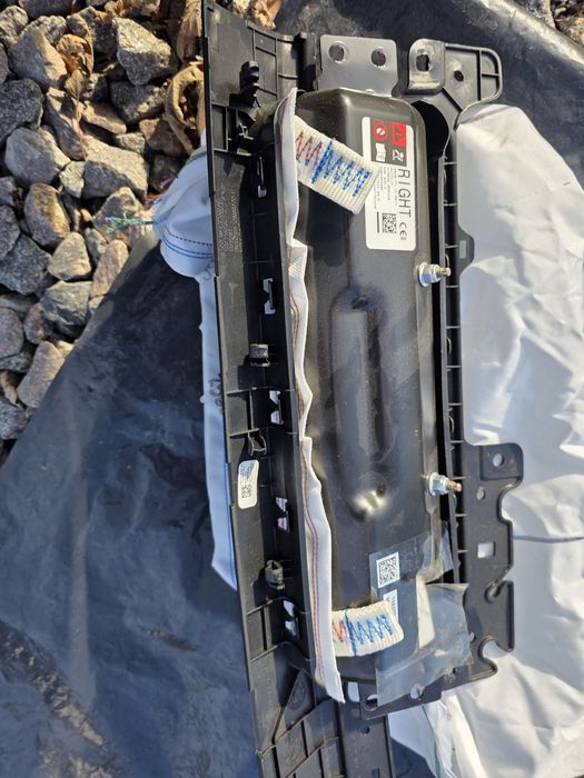 Подушки ніг , колін , водія tesla model 3