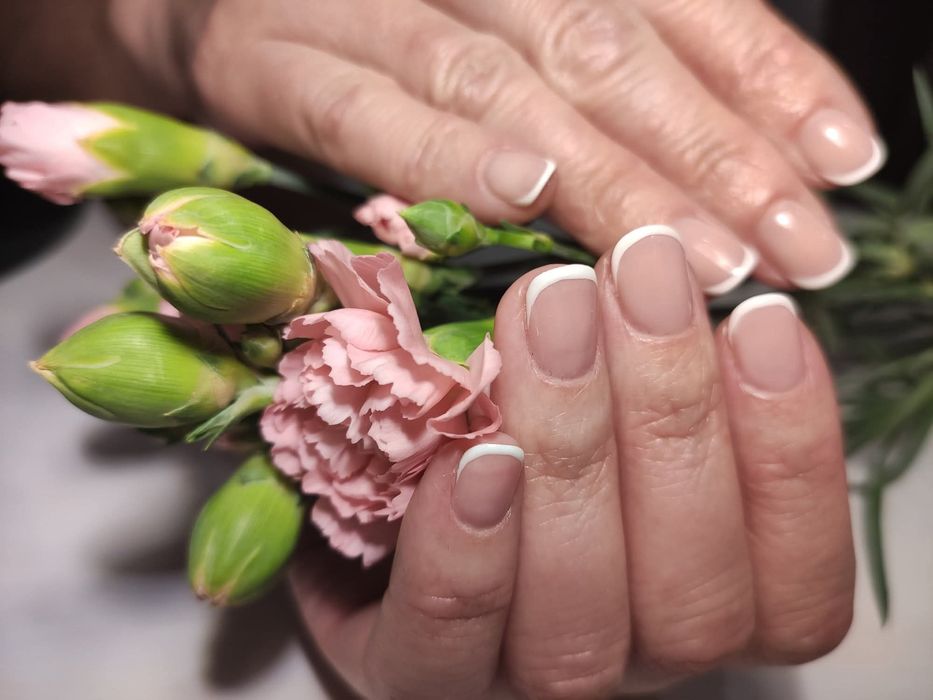 Stanowisko manicure/pedicure/inne zabiegi do wynajęcia. W cenie media.